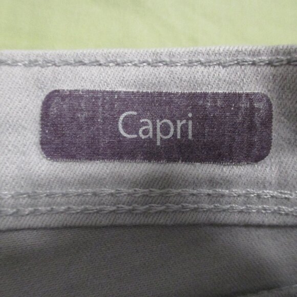 Gloria Vanderbilt capris light gray denim with stretch & pockets size 12 - Picture 4 of 9